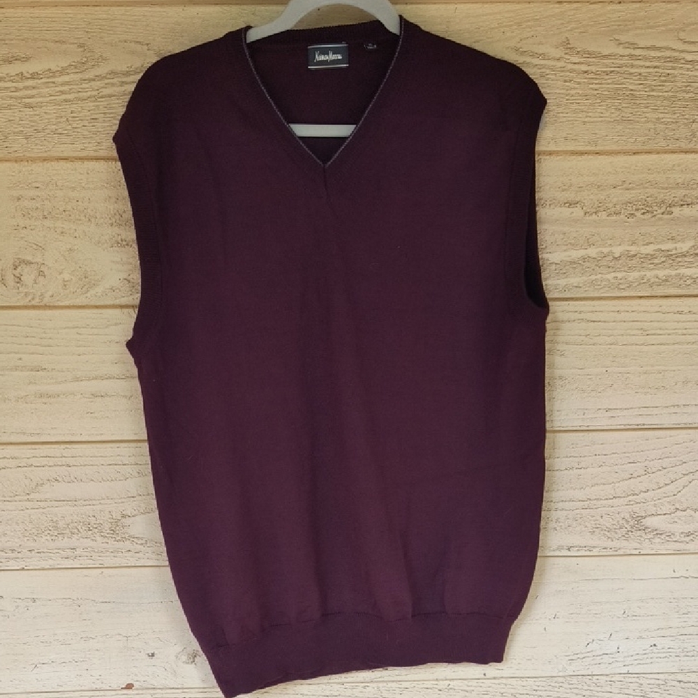 Neiman Marcus Men's V-neck Sweater Vest